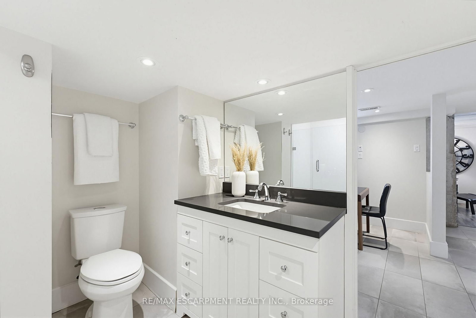 3083 LAKESHORE Road • Burlington, ON photo 34
