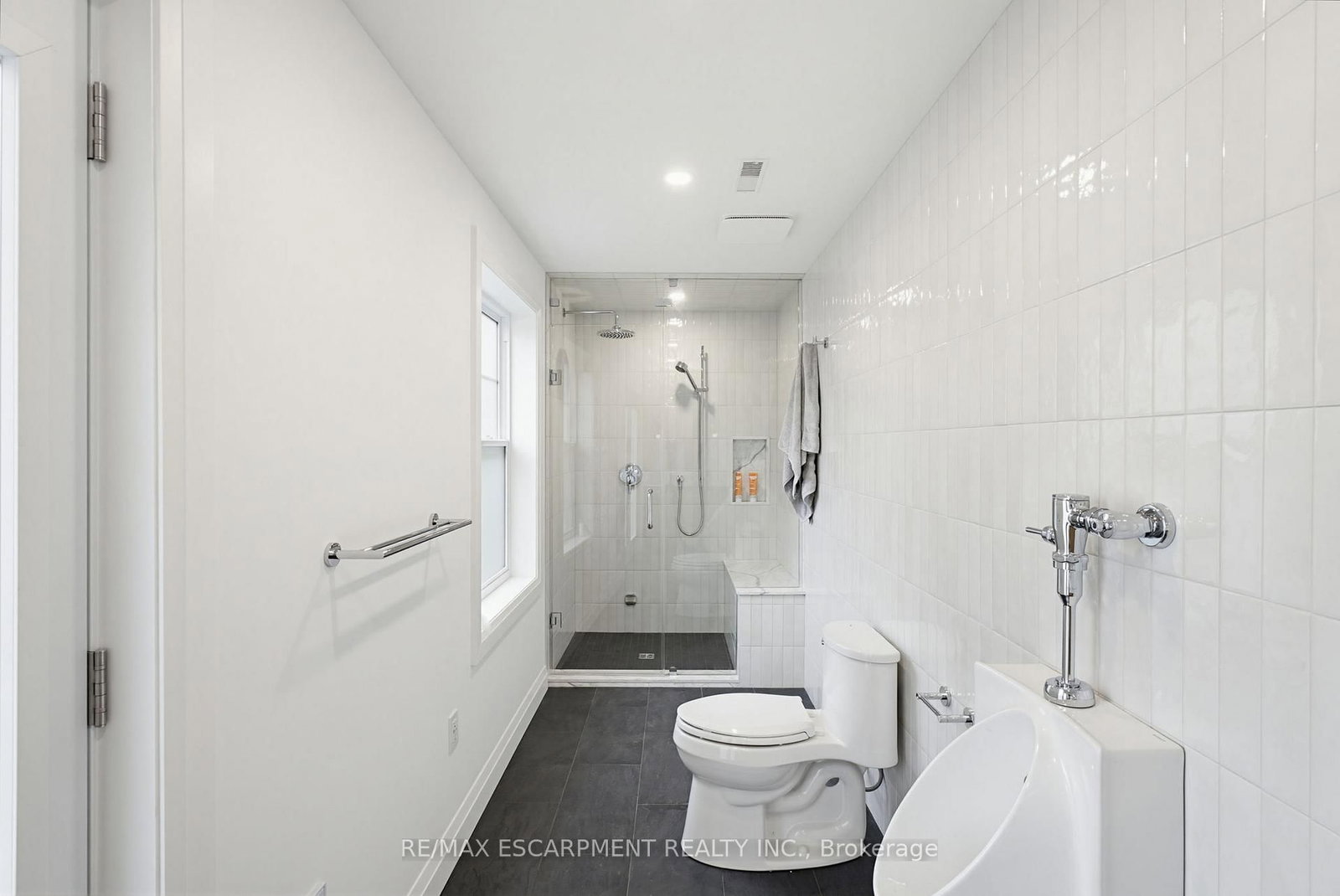 3083 LAKESHORE Road • Burlington, ON photo 42