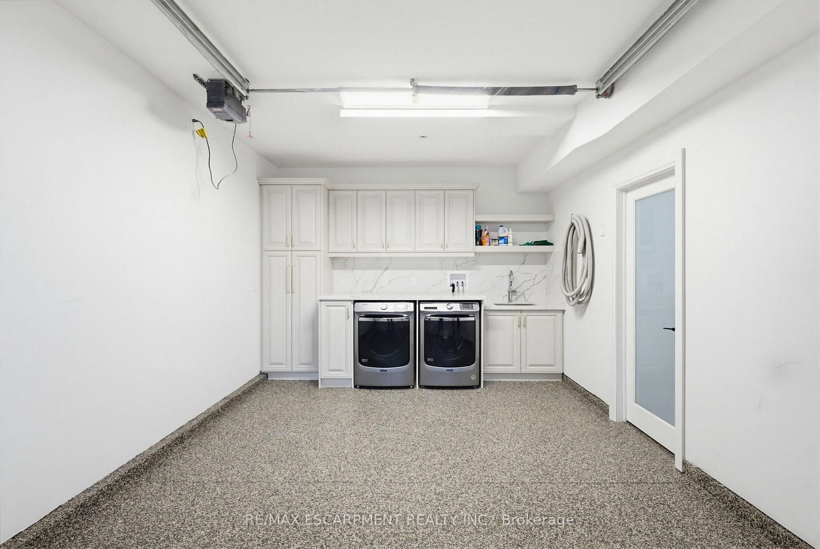 3083 LAKESHORE Road • Burlington, ON photo 43