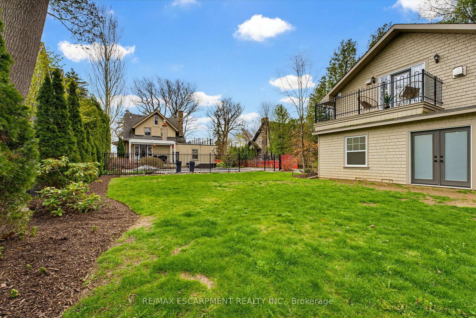3083 LAKESHORE Road • Burlington, ON photo 45