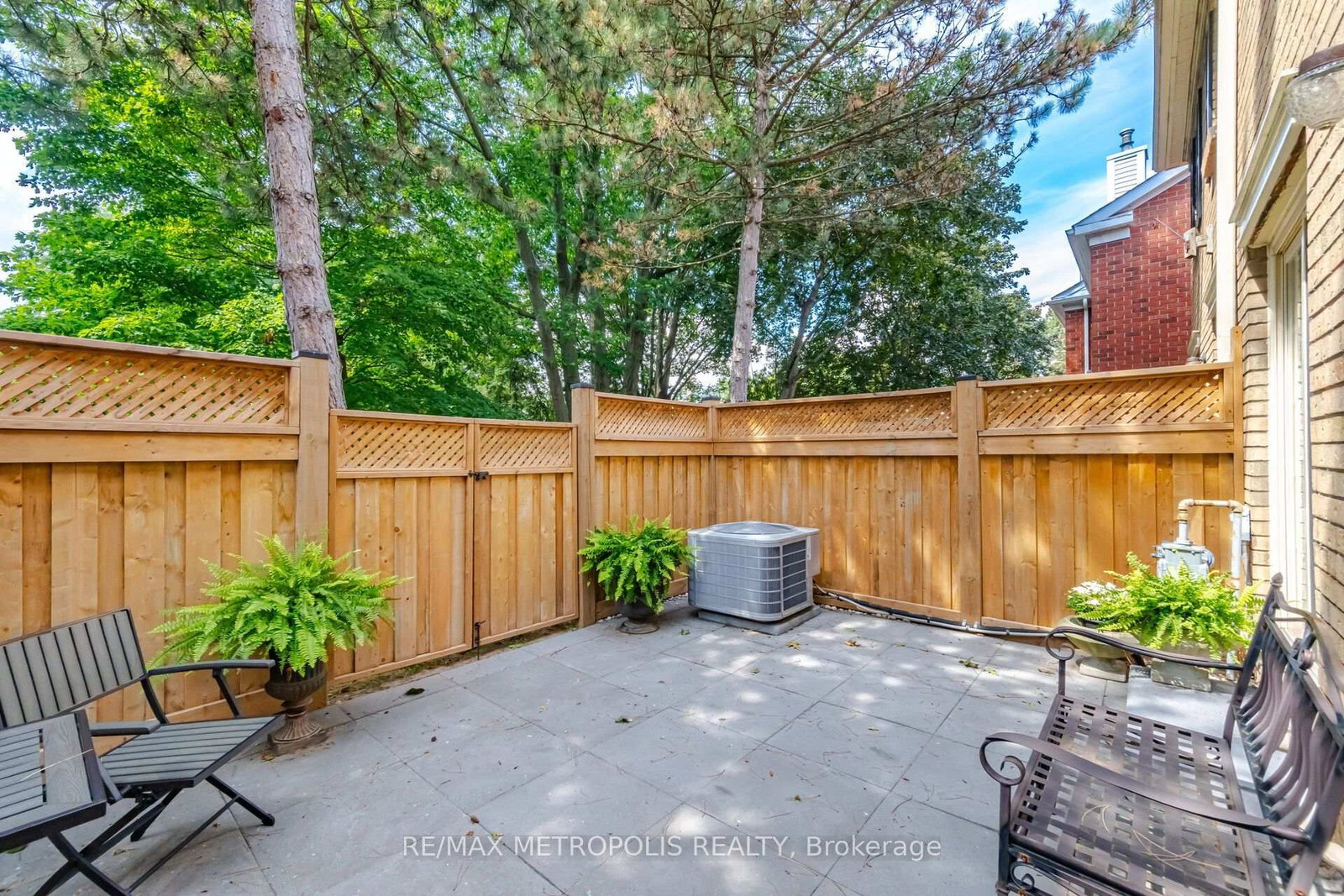 2390 Woodward Avenue • #8 • Burlington, ON photo 22