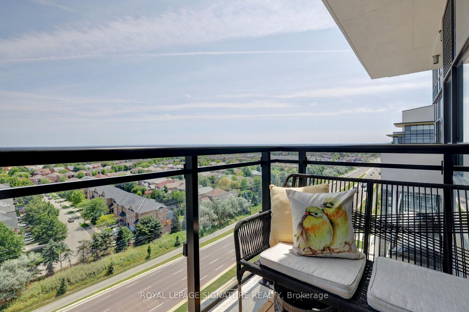 395 Dundas Street W • #PH15 • Oakville, ON photo 12