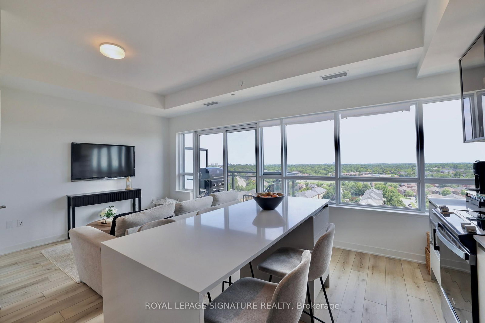 395 Dundas Street W • #PH15 • Oakville, ON photo 6