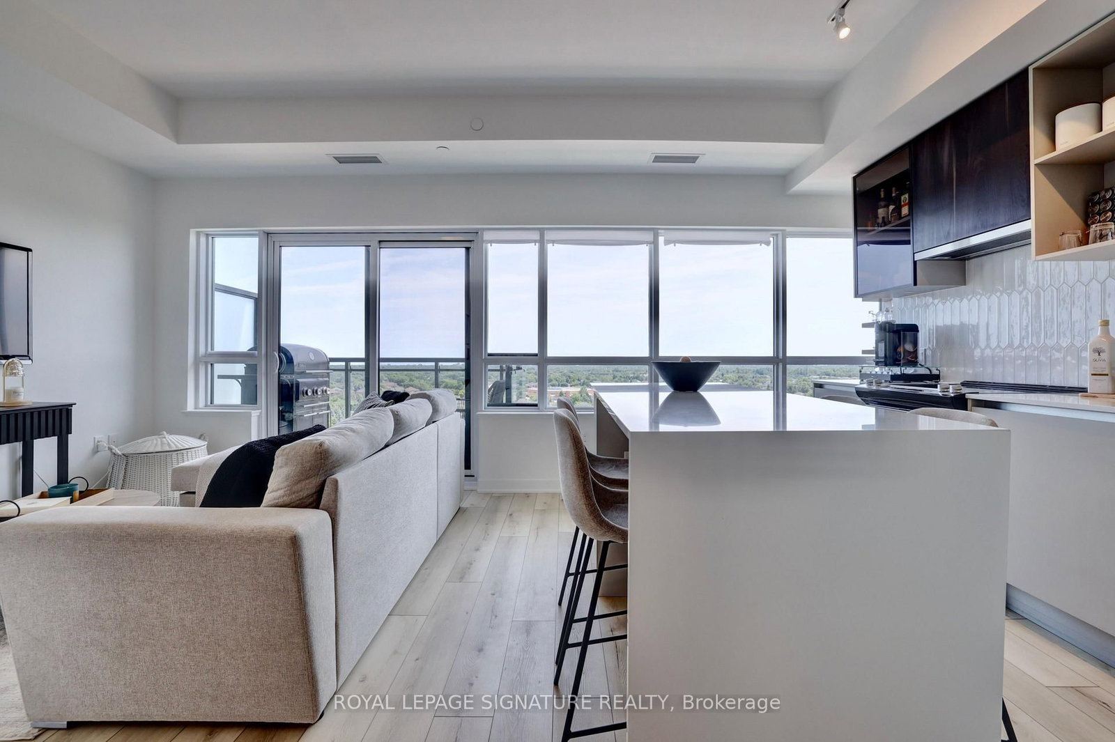 395 Dundas Street W • #PH15 • Oakville, ON photo 9