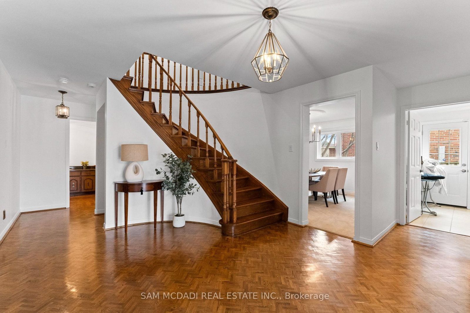 1653 Sherwood Forrest Circle • Mississauga, ON photo 18