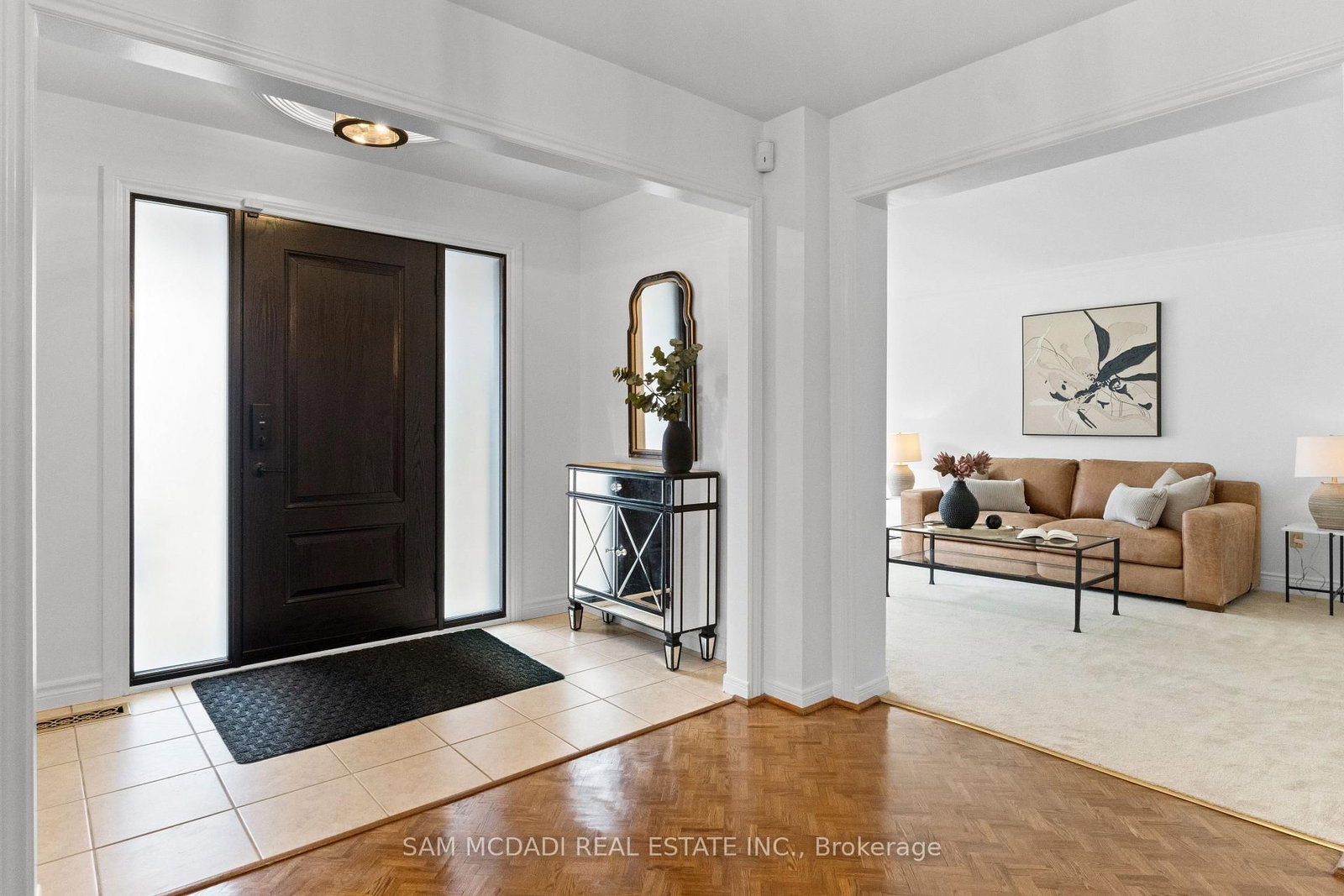 1653 Sherwood Forrest Circle • Mississauga, ON photo 3