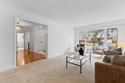 1653 Sherwood Forrest Circle • Mississauga, ON photo 5