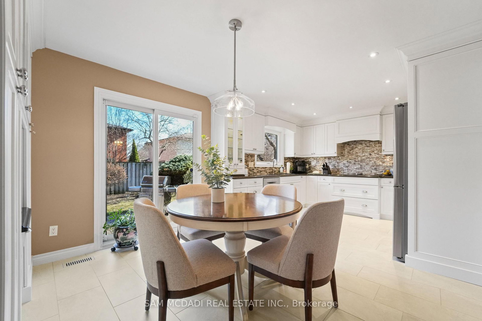 1653 Sherwood Forrest Circle • Mississauga, ON photo 9