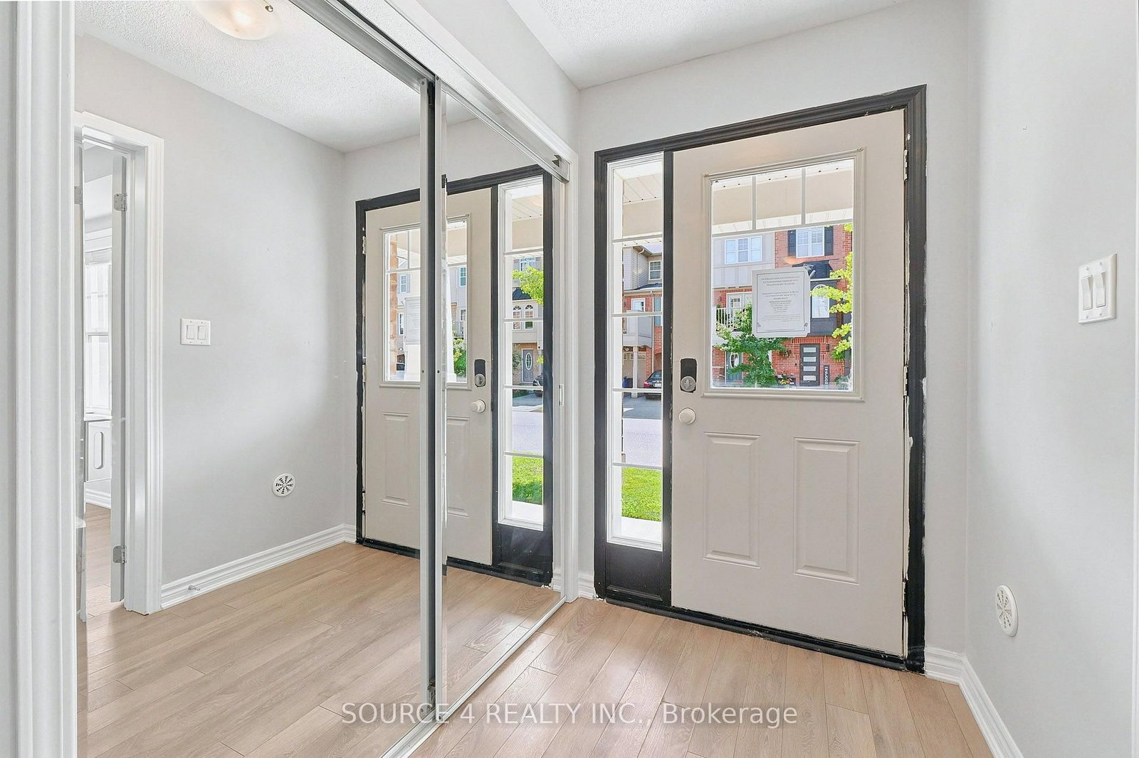 12 Tight Court • Milton, ON photo 5
