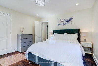 876 Parkland Mississauga,ON L5H 3H1 — Photo 12
