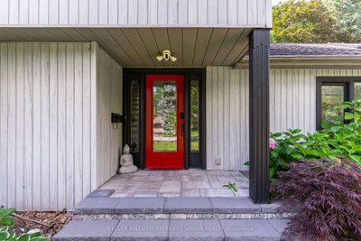 876 Parkland Avenue • Mississauga, ON photo 2