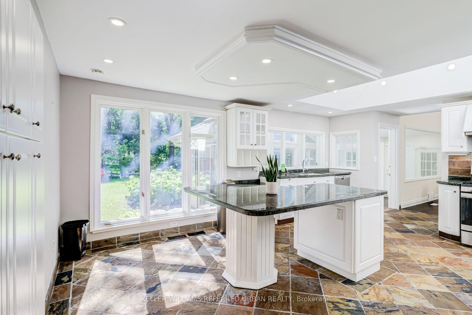 876 Parkland Avenue • Mississauga, ON photo 8