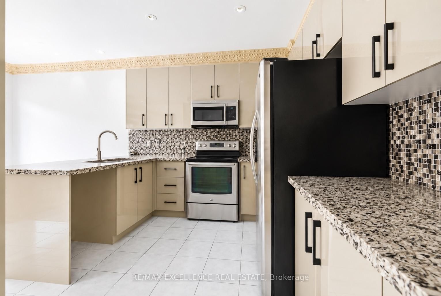 21 Castle Mountain Drive • Brampton, ON photo 12
