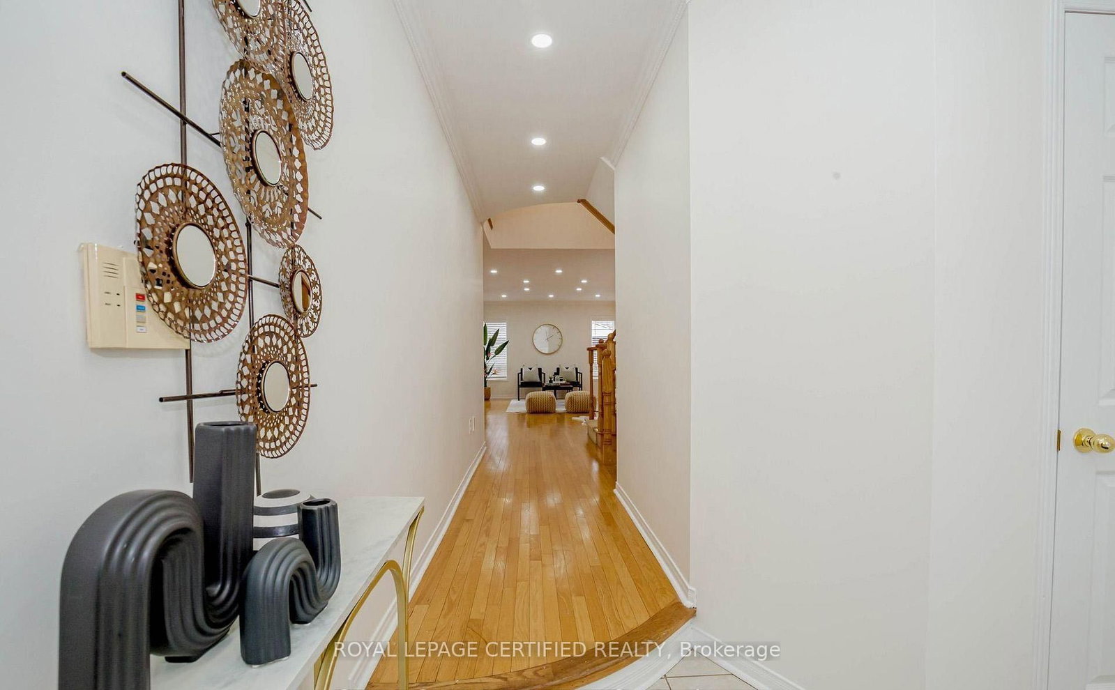 2452 Pathfinder Drive • Burlington, ON photo 6