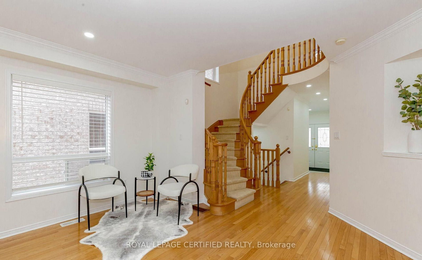 2452 Pathfinder Drive • Burlington, ON photo 8
