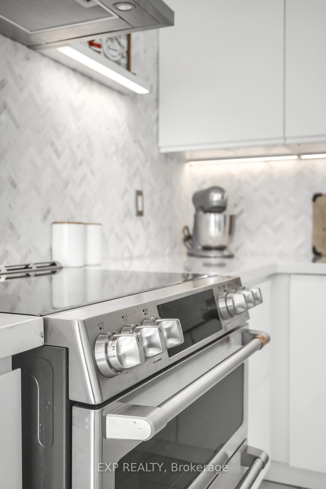 3346 Terra Cotta Lane • Burlington, ON photo 14