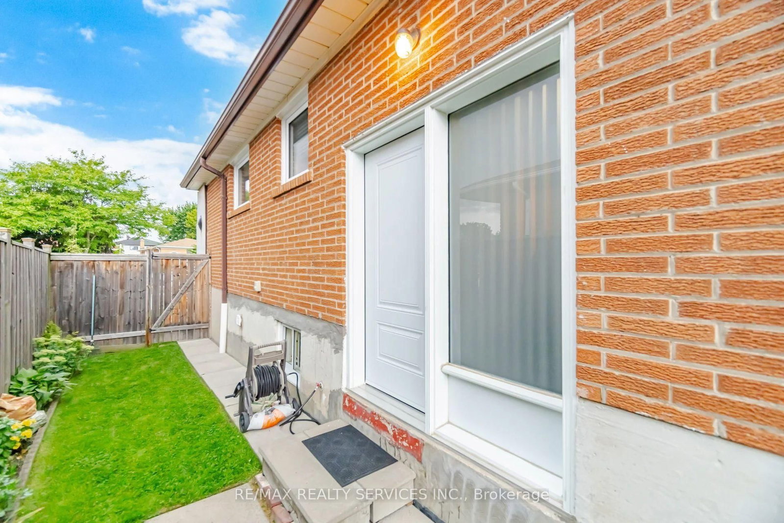 2414 Whaley Drive • Mississauga, ON photo 19