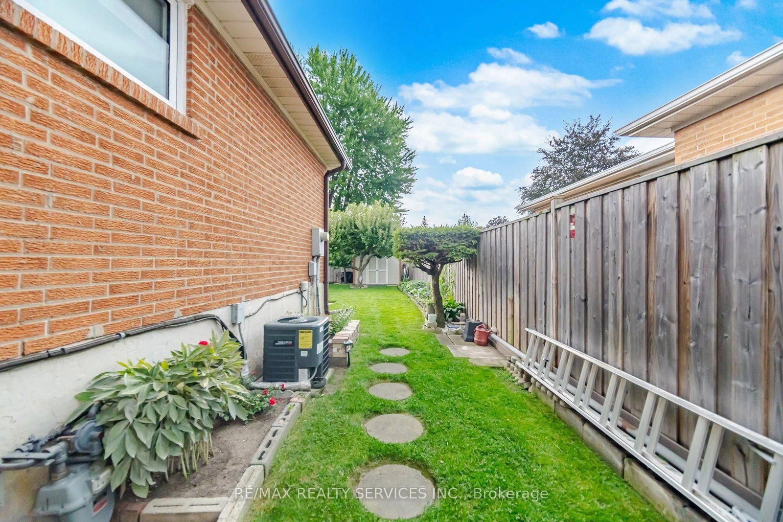 2414 Whaley Drive • Mississauga, ON photo 33