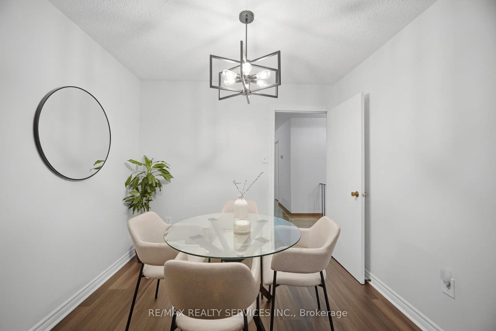 2414 Whaley Drive • Mississauga, ON photo 5
