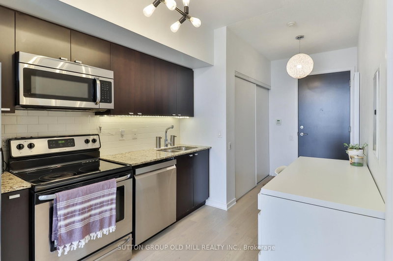 2709 - 105 The Queensway