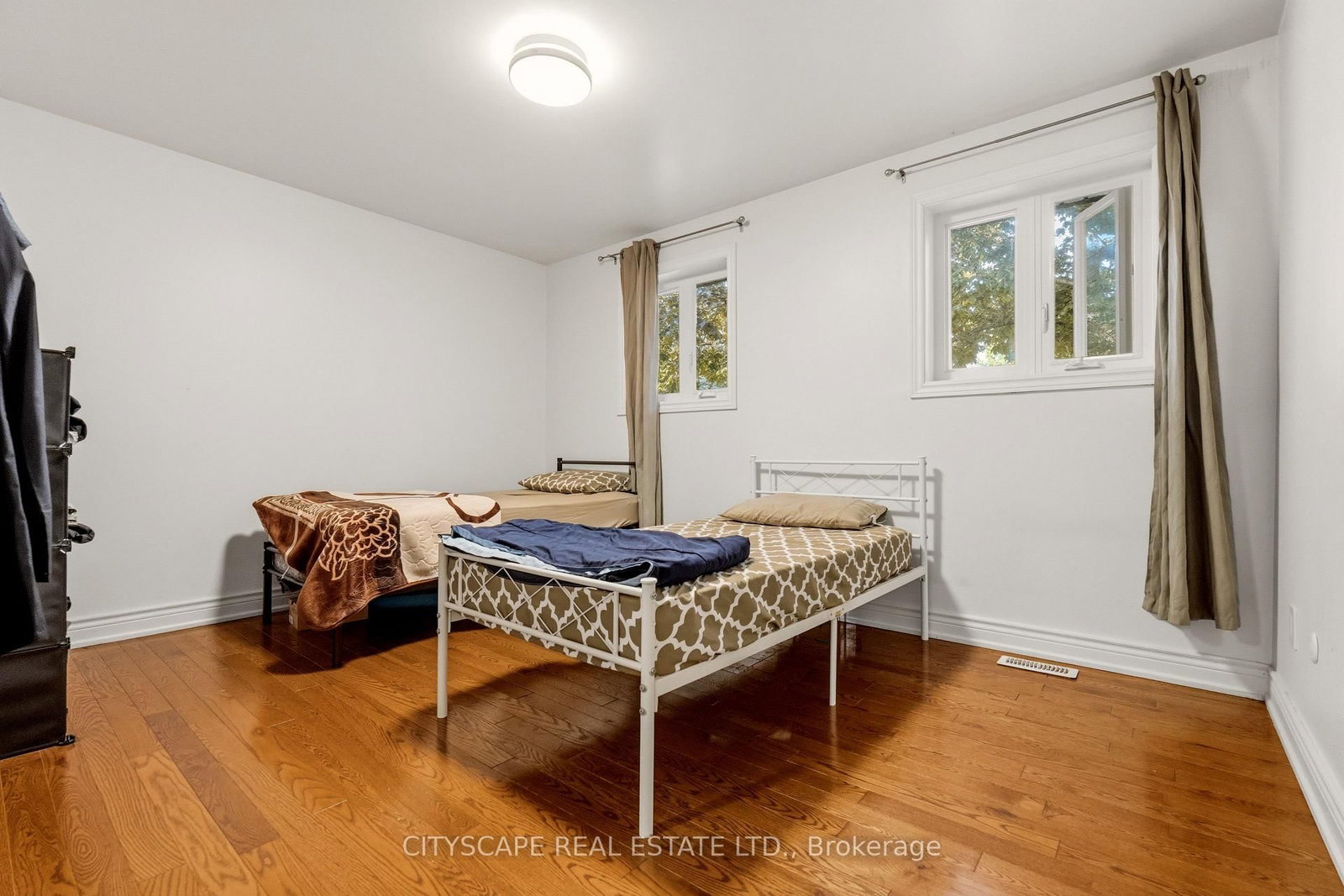 12 Vanderbrent Crescent • Toronto, ON photo 15