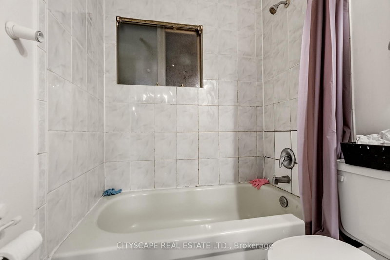12 Vanderbrent Toronto,ON M9R 3W8 — Photo 39