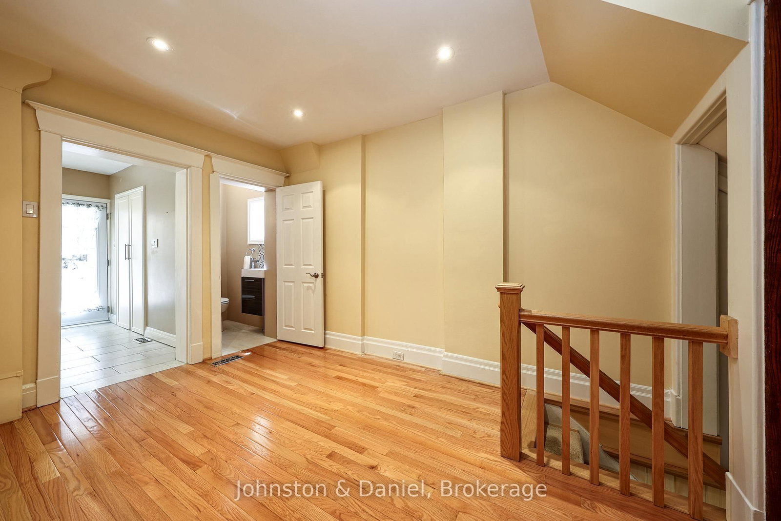 553 Runnymede Road • Toronto, ON photo 8