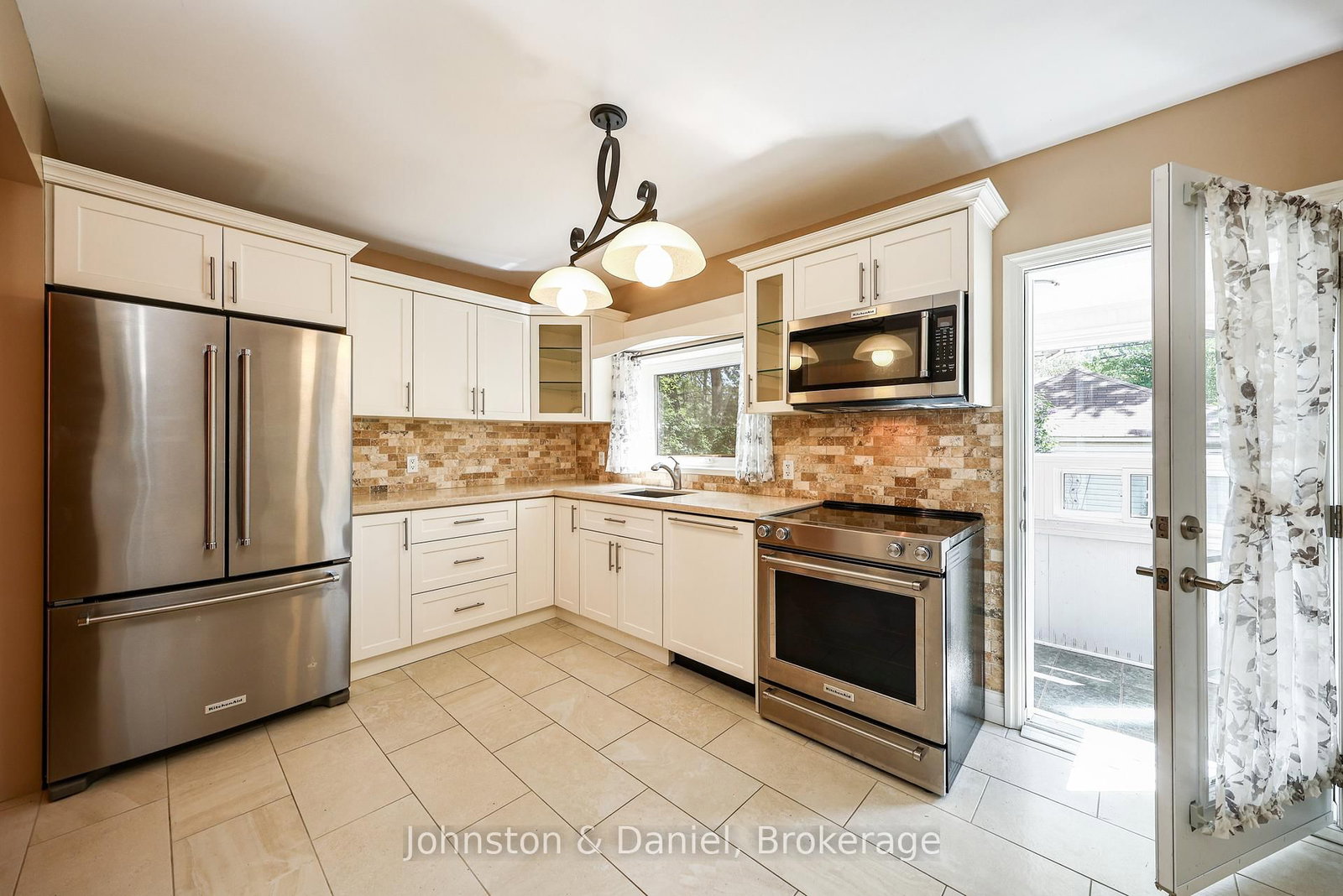 553 Runnymede Road • Toronto, ON photo 9