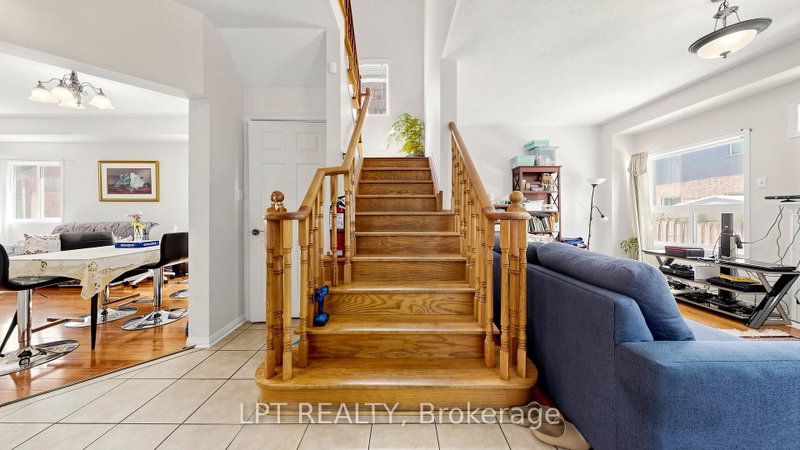 30 Ranchero Brampton,ON L7A 3C6 — Photo 8