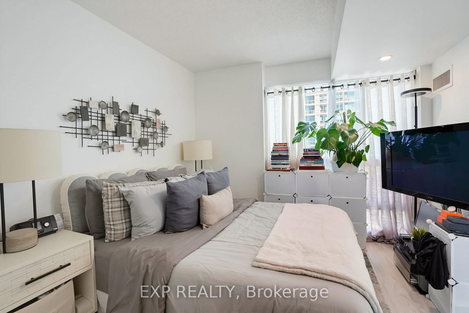 155 Legion Road N • #813 • Toronto, ON photo 22