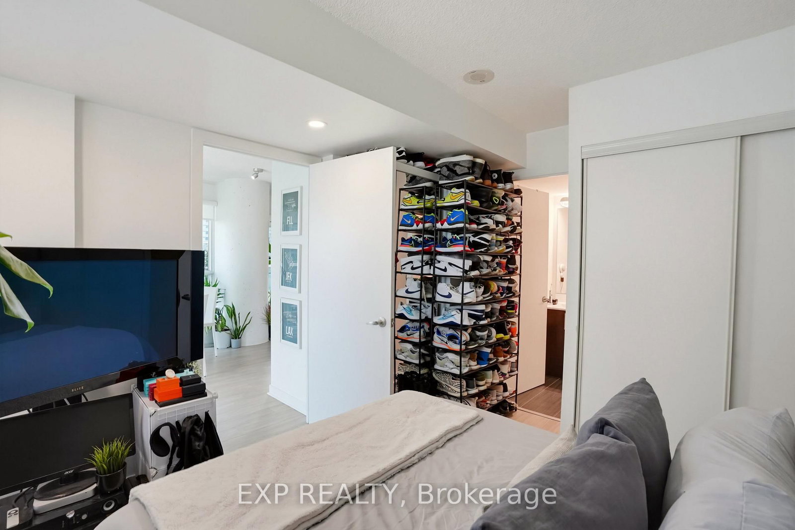 155 Legion Road N • #813 • Toronto, ON photo 24