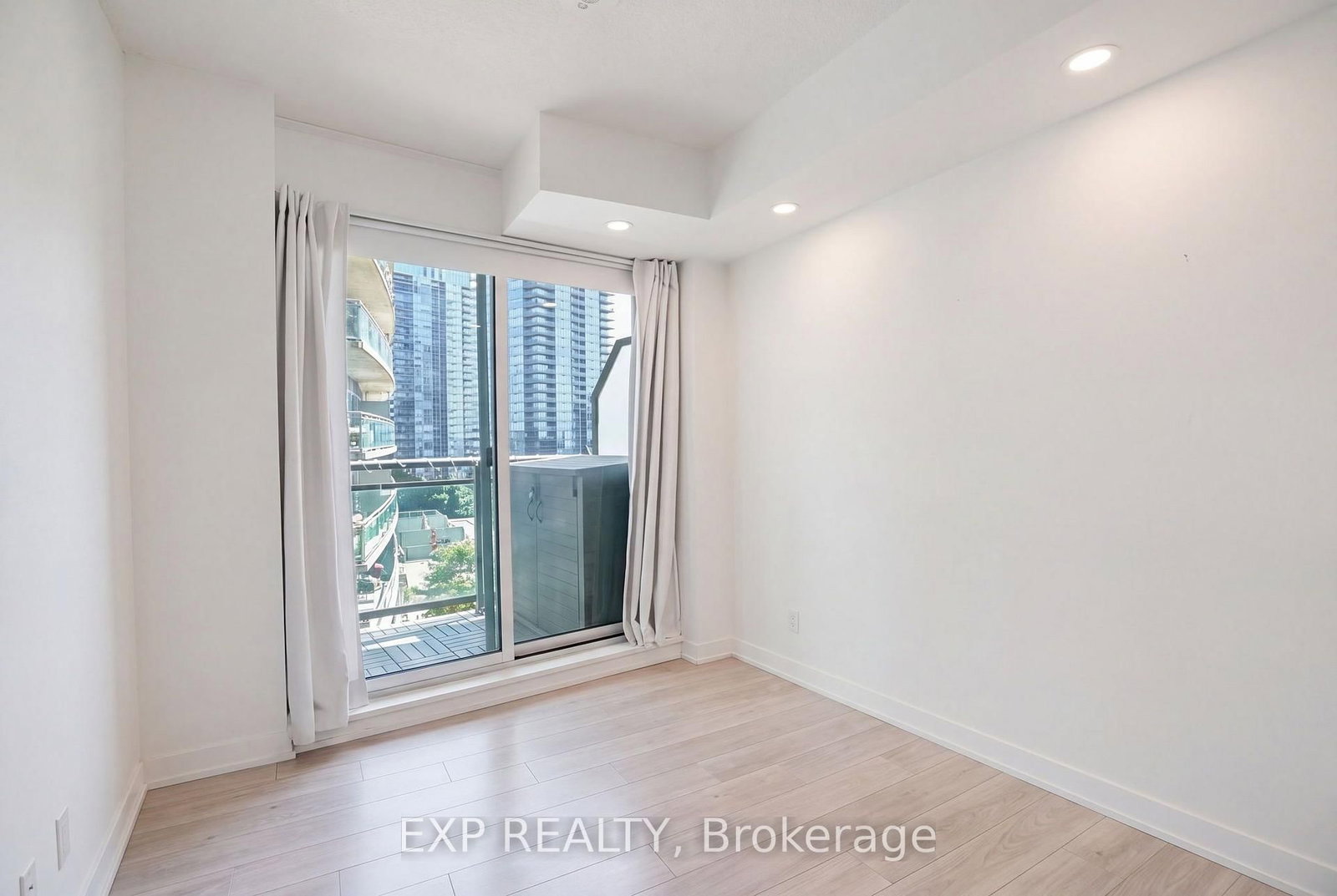 155 Legion Road N • #813 • Toronto, ON photo 27