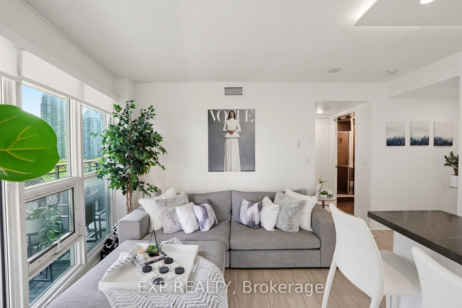155 Legion Road N • #813 • Toronto, ON photo 8