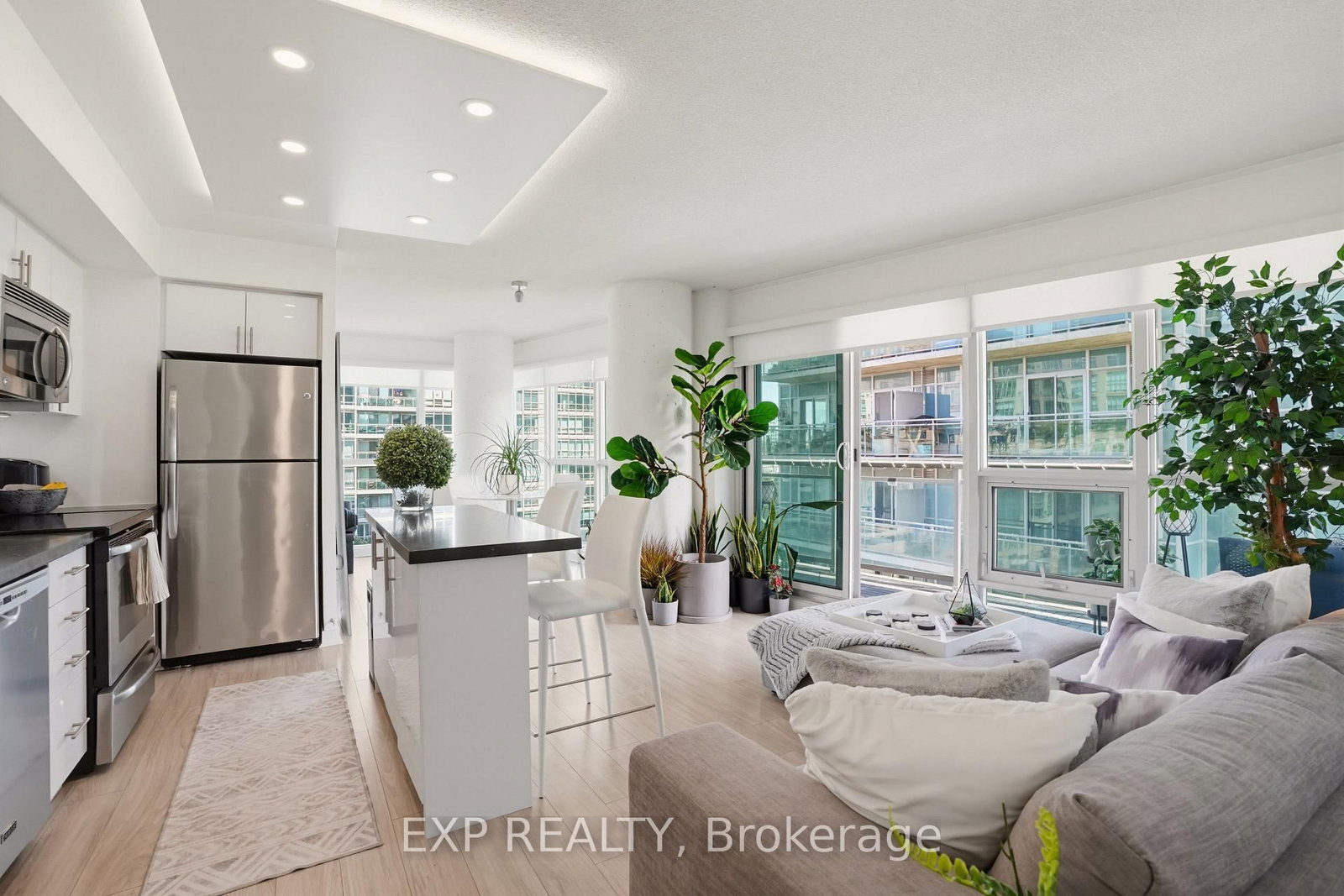 155 Legion Road N • #813 • Toronto, ON photo 9