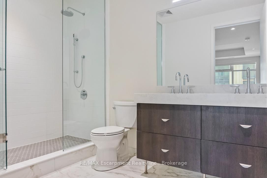 123 Maurice Drive • #216 • Oakville, ON photo 7