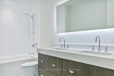 123 Maurice Drive • #216 • Oakville, ON photo 8