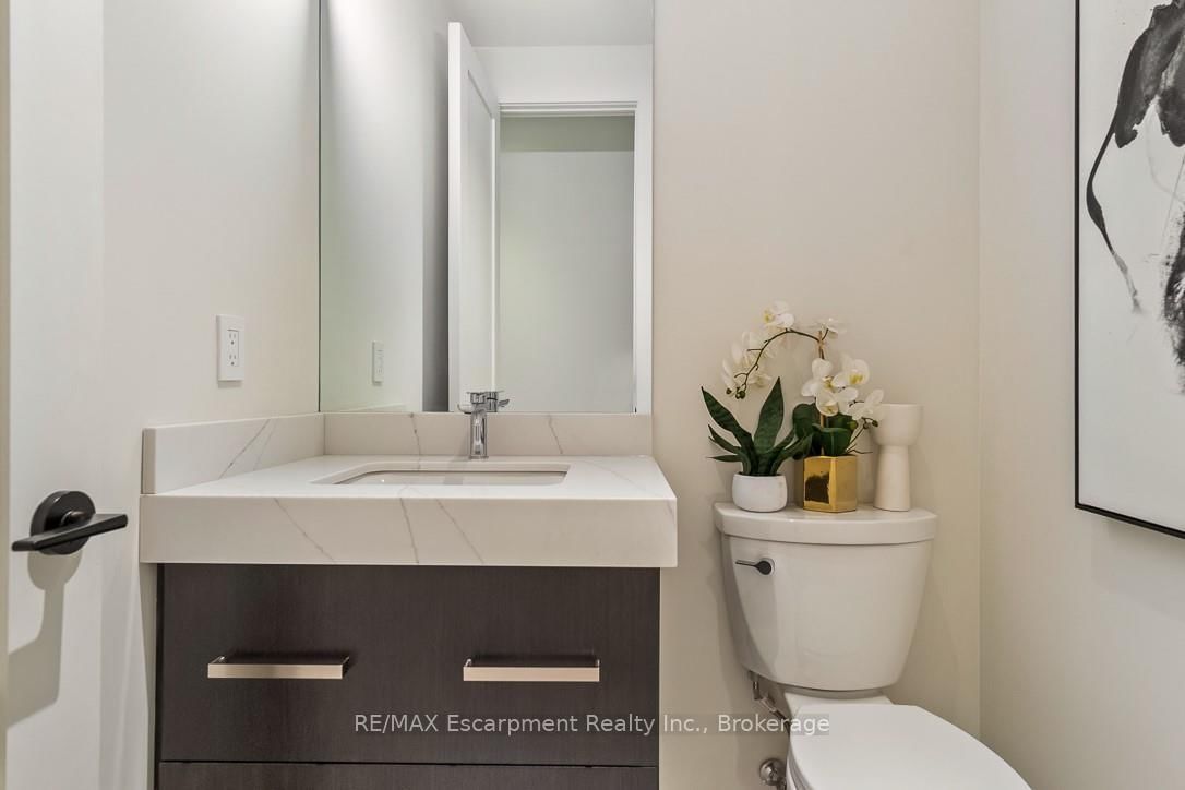 123 Maurice Drive • #105 • Oakville, ON photo 14