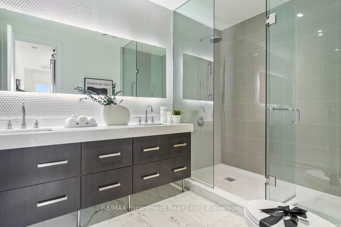 123 Maurice Drive • #105 • Oakville, ON photo 17