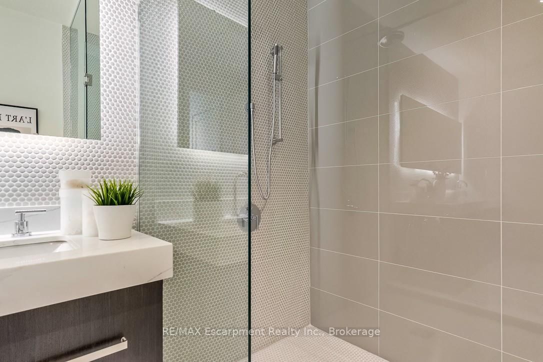 123 Maurice Drive • #105 • Oakville, ON photo 18