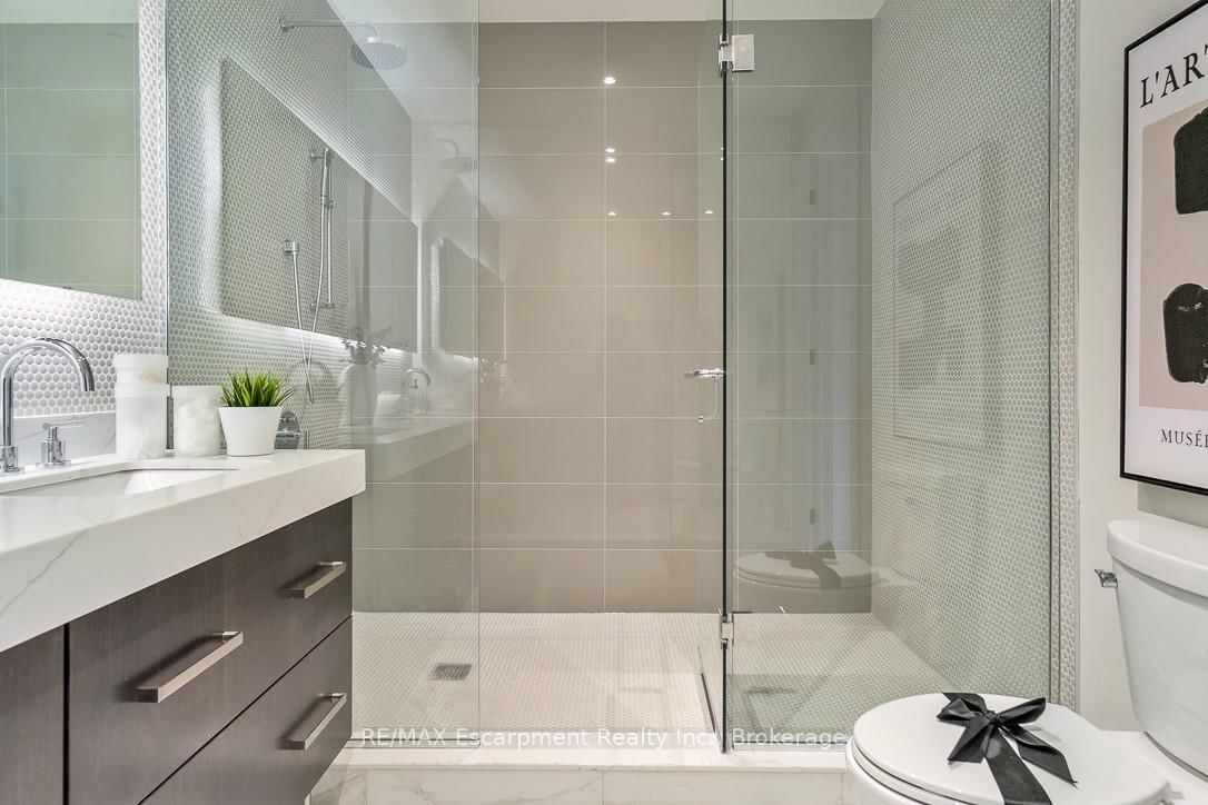 123 Maurice Drive • #105 • Oakville, ON photo 19