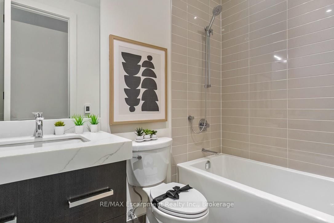 123 Maurice Drive • #105 • Oakville, ON photo 22