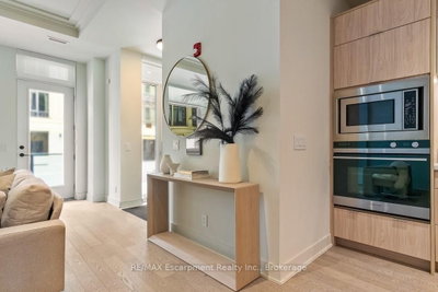 123 Maurice Drive • #105 • Oakville, ON photo 5