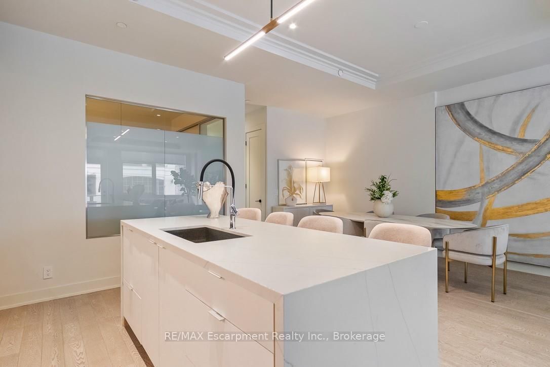 123 Maurice Drive • #105 • Oakville, ON photo 9