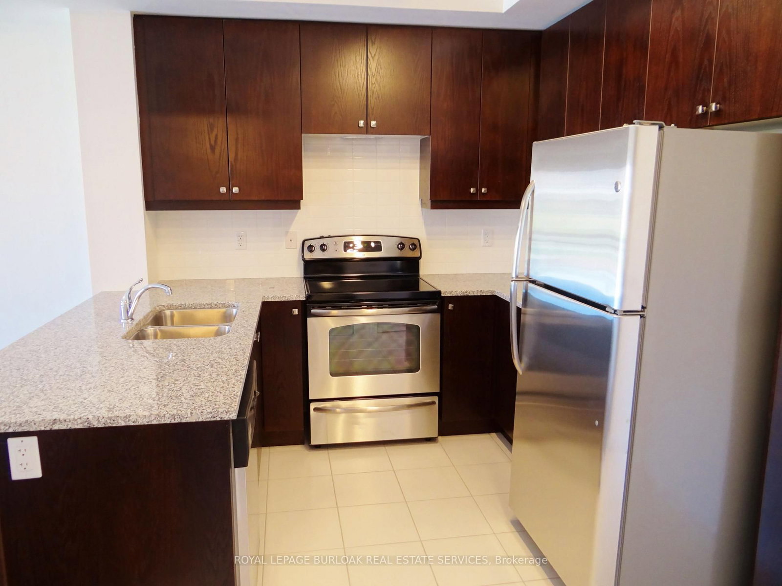 218-570 Lolita Gdns, Mississauga, view 5