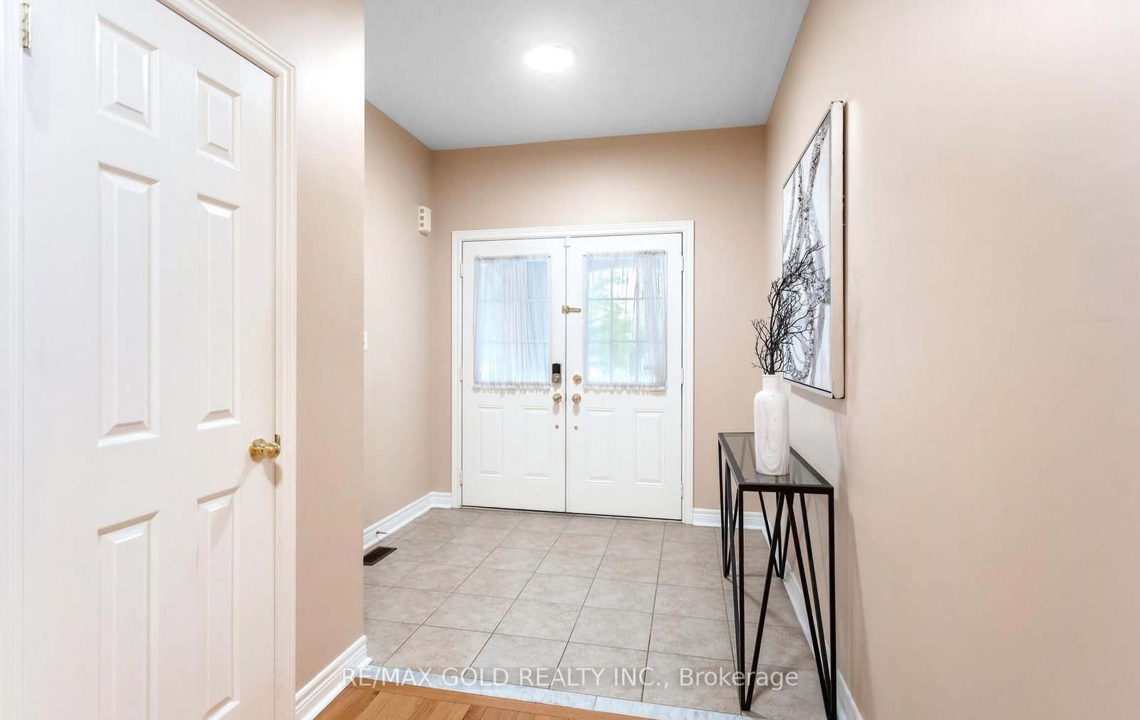 408 Bessborough Drive • Milton, ON photo 7