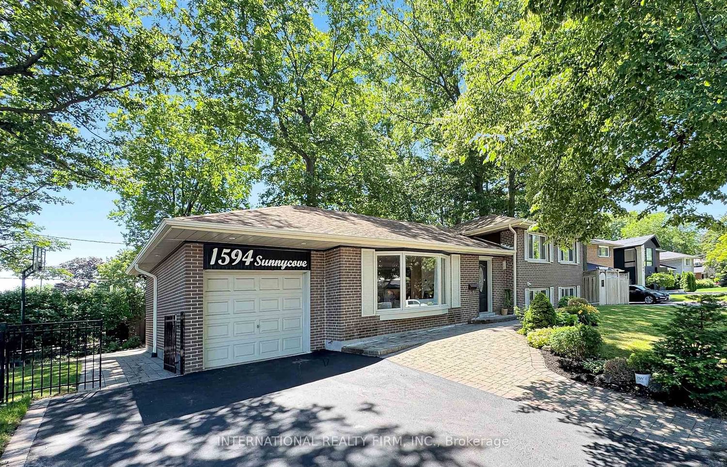 1594 Sunnycove Drive • Mississauga, ON photo 2