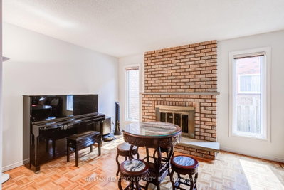 4379 Radisson Crescent • Mississauga, ON photo 8