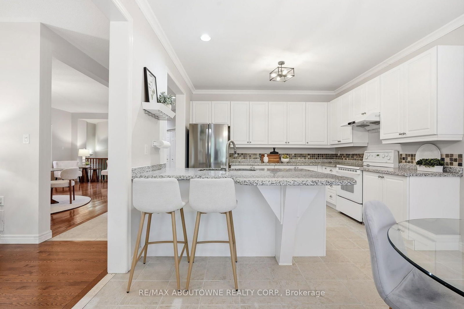 2381 Grand Oak Trail • Oakville, ON photo 11