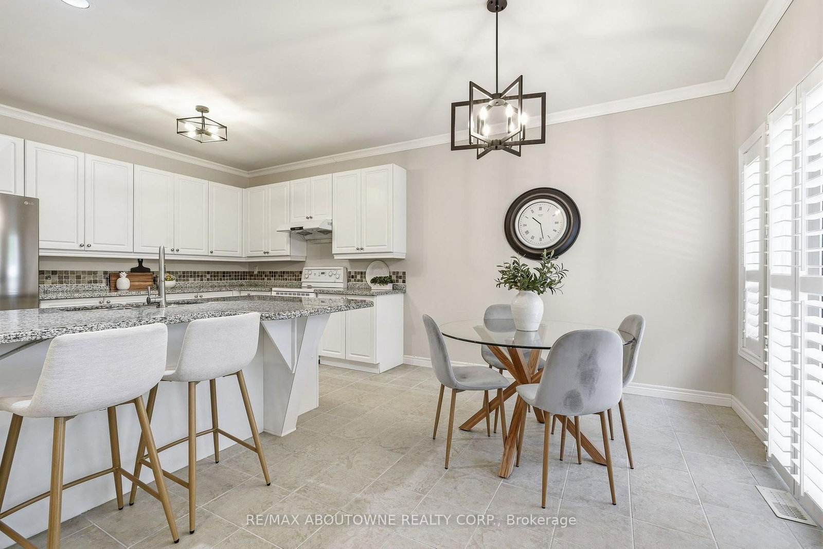 2381 Grand Oak Trail • Oakville, ON photo 12