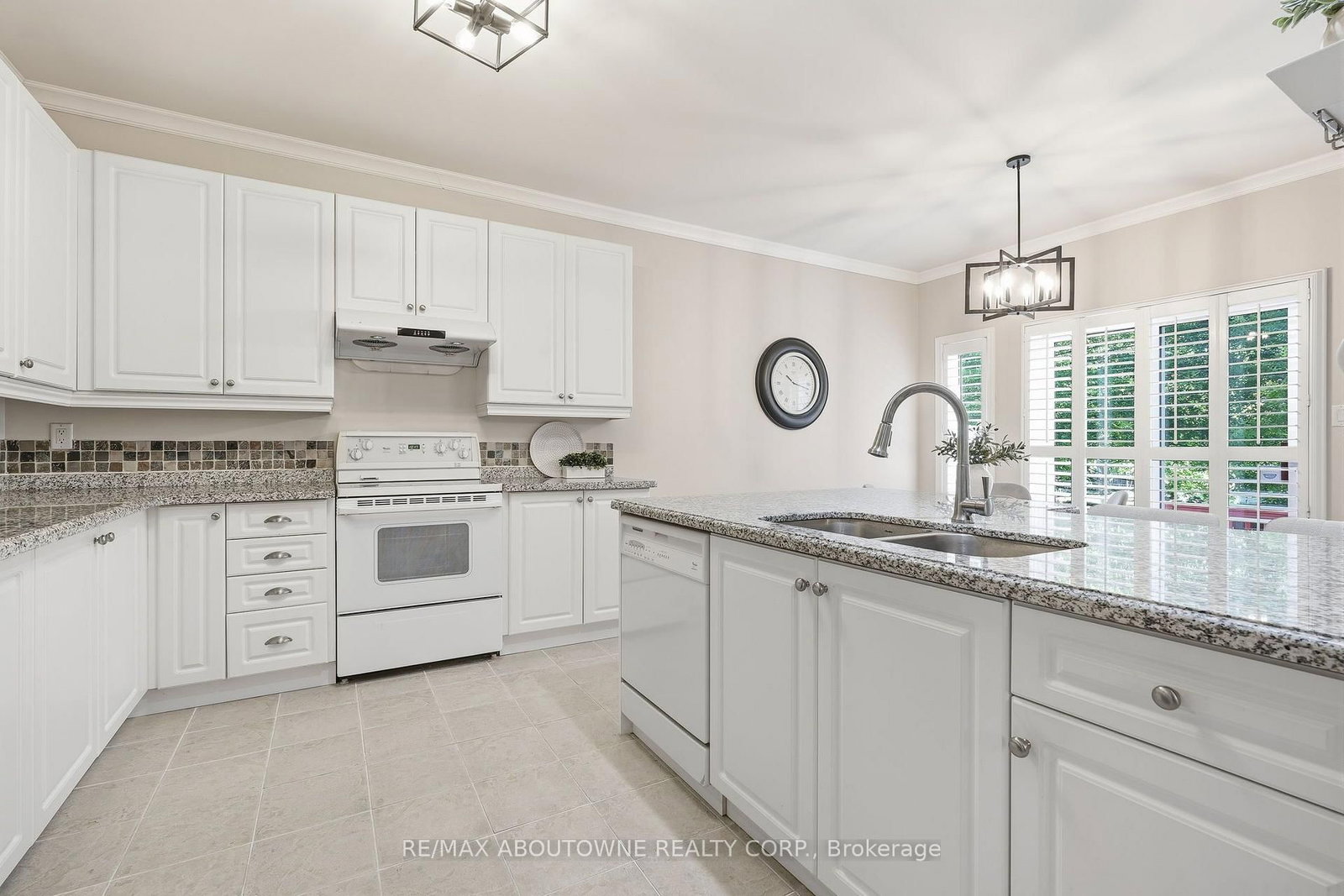 2381 Grand Oak Trail • Oakville, ON photo 16